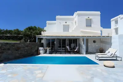 Image de Appartement dans un hĂ´tel 'Anemos Suite with Private Pool' avec vue sur mer, Wi-Fi et climatisation