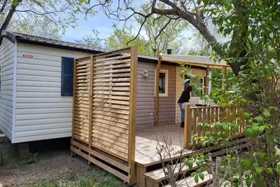 Image de Mobil-home 'Le 147 Aux Iscles' avec piscine partagée, terrasse privée et climatisation