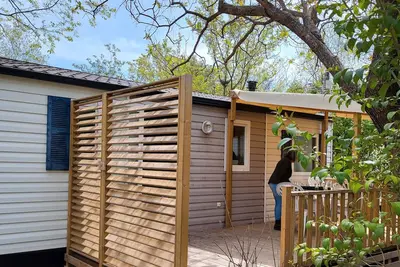 Image de Mobile Home 'Le 154 Aux Iscles' avec piscine partagée, terrasse privée et climatisation