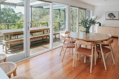 Image de Forest Hideaway ~Discover the charm of Red Hill South in this beautifully upgraded single-level home