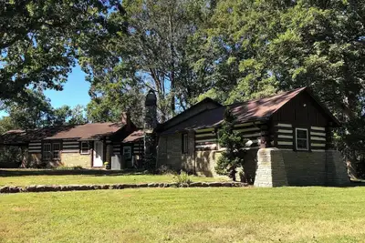 Image de Beautiful Log Cabin River Retreat- In very convenient location!