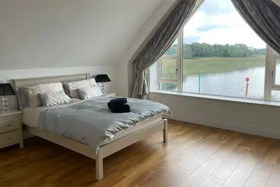 Image de Luxury Waterfront Apartment