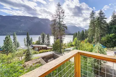 Image de Lake Wenatchee Getaway w/ Water & Mountain Views!