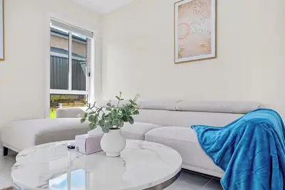 Image de Leppington Two-Level 4Br near Village & Woolworths\n