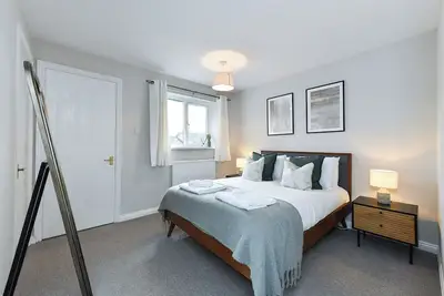 Image de Charming 2-Bed Home with Parking