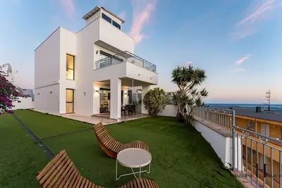 Image de Luxury townhouse with rooftop Sauna &Â Jacuzzi