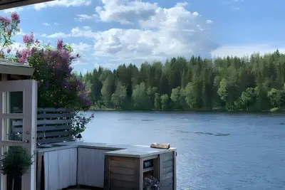 Image de Newly Renovated Riverfront House