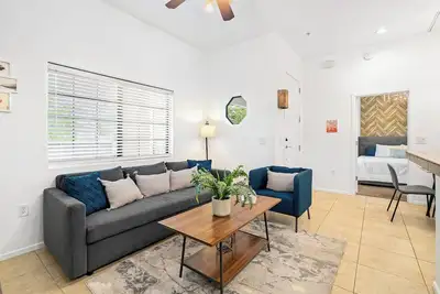 Image de Beautiful1BR Retreat Next to Shopping & Restaurants