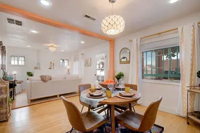 Image de Little Pink Adobe - Stunning 2 bedroom Downtown