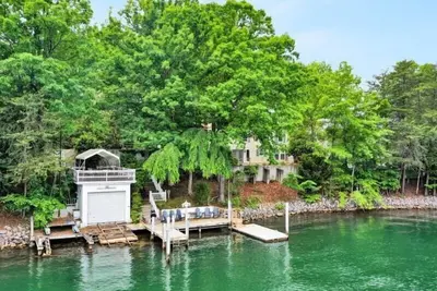 Image de Come Visit \"The Lily Pad\"!