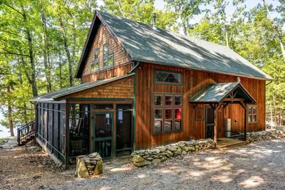 Image de Newly constructed home sleeping 4 located on Fish Cove Lake Winnipesaukee