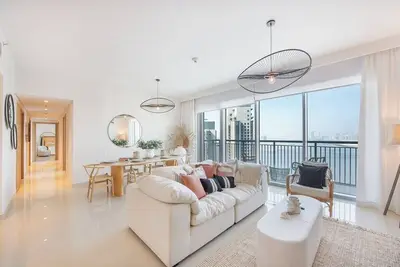 Image de Stylish Cozy 3-Bedroom Apartment with Harbour Views in Dubai Creek Harbour