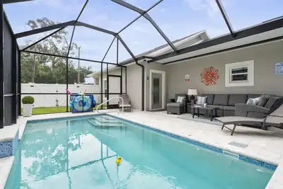 Image de Stylish 3br Ybor Oasis w/ Pvt. Pool and workspace