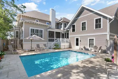 Image de Sunset Peak sleeps 12 with a pool
