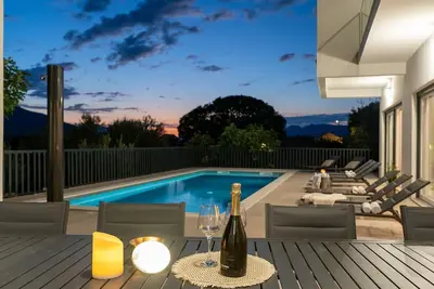 Image de New! 5-bedroom Villa Giro with heated swimming pool
