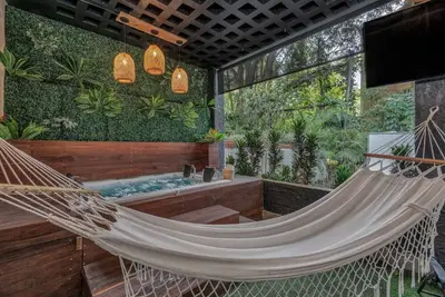 Image de Stunning House Near Provence with Private Jacuzzi