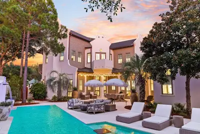 Image de Moonstruck Cottage and Carriage - Luxury Remodel, Large Private Pool, Bikes