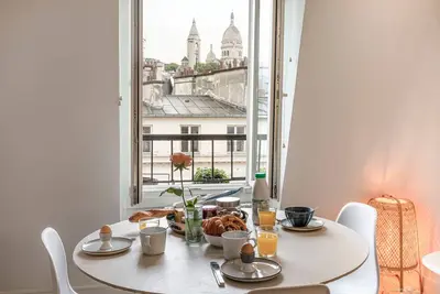 Image de Appartement avec vue magnifique sur le Sacré Cœur.