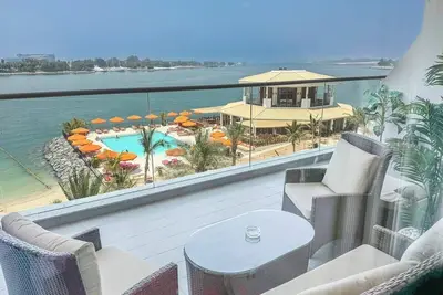 Image de Peaceful and Airy 1-bedroom Apartment with the Palm beach view!