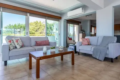Image de Melograno 3-Br Apt w\/ Terrace in Larnaca