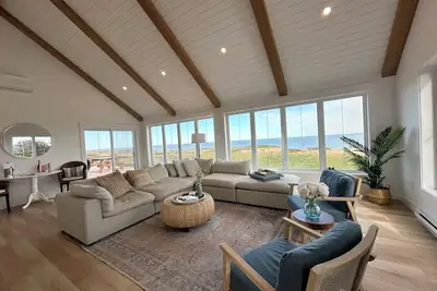 Newly Built Ocean Front Cottage With Private Access To Small North Shore Beach