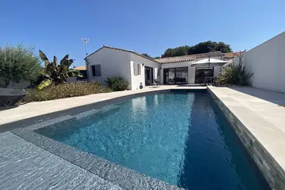 Image de Villa des Chênes Verts : villa avec piscine chauffée jusqu'à 8 personnes.