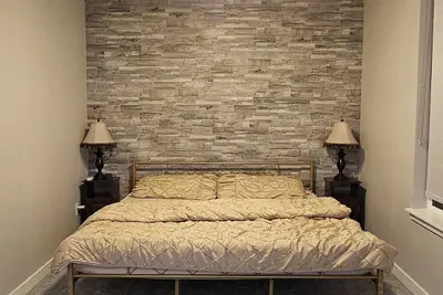 Image de Cozy 1-bedroom with WiFi and Ac in enchanting Aurora