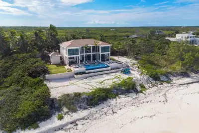 Image de Stay Blessed Villa, New Build, Always Sandy Beach, Walkable To Restaurant By Beach!