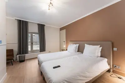 Image de Quiet Room in Historical Setting