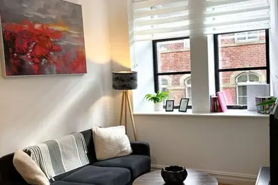 Modern Leeds Central Stay -2 min walk from station