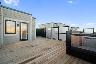 Image de Modern Getaway with Smart TVs Laundry & Workspace