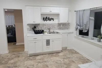 Image de Quiet, Beachside Modern 2-bedroom with WiFi and Ac in charming Rochester