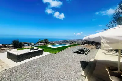 You have arrived in paradise, so relax and enjoy, peace and pool! ! ! !