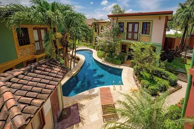 Image de Modern 2br Condo Near Beach & Downtown<br>Experience vibrant Tamarindo from this stylish 2-bedroom, 2-bath condo in Los Sueños Ii