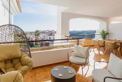 Image de Luxury Apartment: Panoramic Views, Pools, Near Beach & Golf