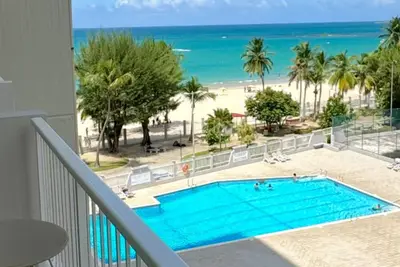 Image de Designer's Renovated Beachfront
