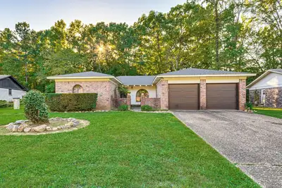 Image de 8 Mi to Downtown Little Rock: Home w/ Patio