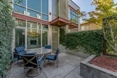 Image de Modern 2br/2ba, garage next to R street, close to Golden 1 arena and Capitol \n