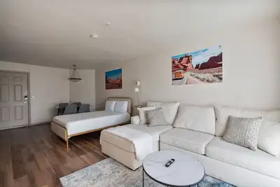 Luxury 1b1b Tempe Free Parking and Pool Access