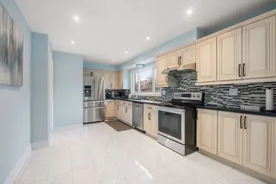 Luxurious Modern 7b3. 5b Home + Magnificent Patio