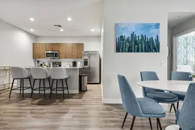 Ultimate Luxury Getaway: Poolside Paradise with Private Garage