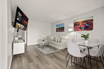 2b1b Stylish Escape with Pool and Parking