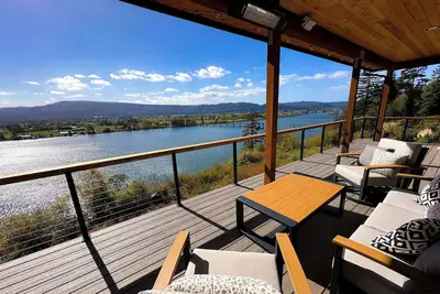Image de Eagles View Waterfront Luxurious Retreat. Stunning Cathlamet Columbia River home