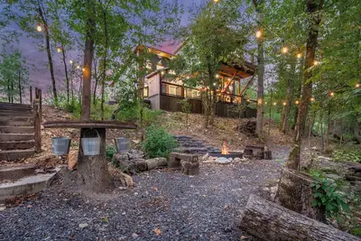 Image de Navajo Rug-Creek/ Hot Tub/ Playground/ Firepit/ Swing Bed/ Grill/ Pet Friendly