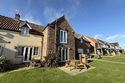 Image de Stunning Coastal Cottage - Sleeping 5 in 2 Bedrooms - Pool and Beach Access Included.
