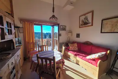 Image de Appartement familial au Revard, vue sur le jardin d'enfant et pistes