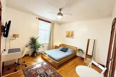 Image de Joli studio vintage ensoleillé au coeur du Plateau-Mont-Royal de Montréal