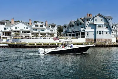 Image de Canoe Place Waterfront Residences