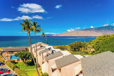 Image de Gorgeous Oceanview Remodeled 2 Bedroom Condo Directly Across from Beach!