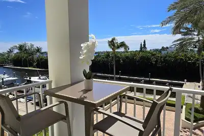 Image de One-Bedroom Tranquil Refuge with Marina Views!